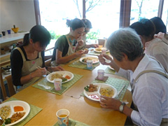 参加者全員で試食をしました