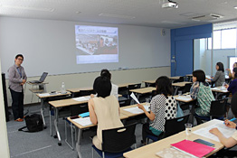 平成26年度日本家政学会関東支部若手の会主催 講演会・座談会「育児と介護 働きながらの向き合い方」